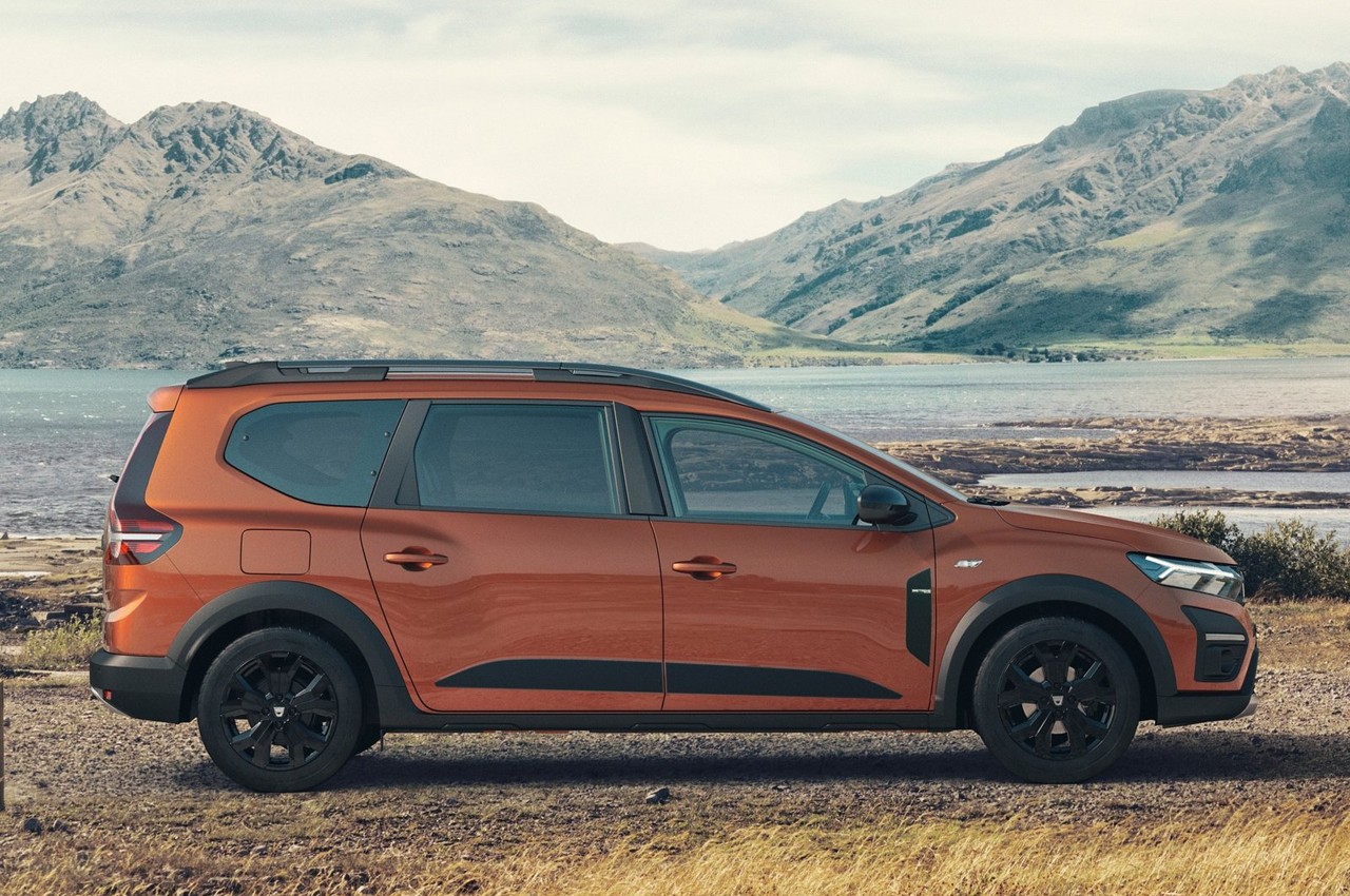 Dacia Jogger: le immagini ufficiali