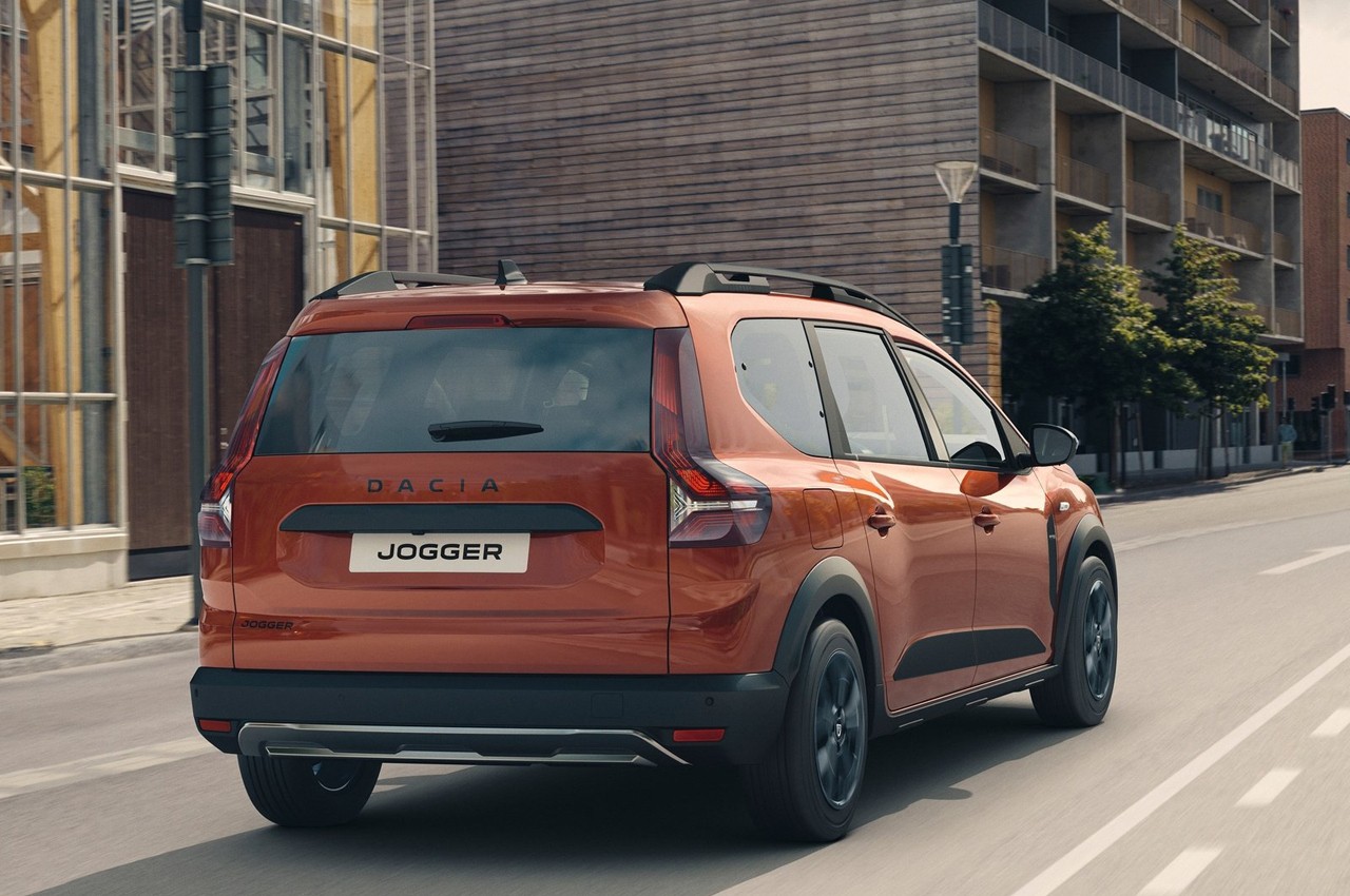 Dacia Jogger: le immagini ufficiali