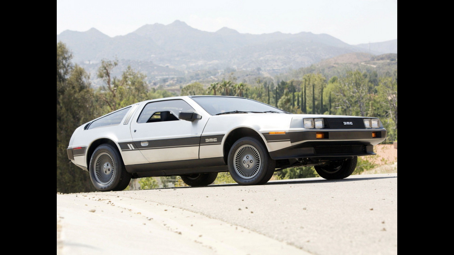 DeLorean DMC-12: le immagini ufficiali