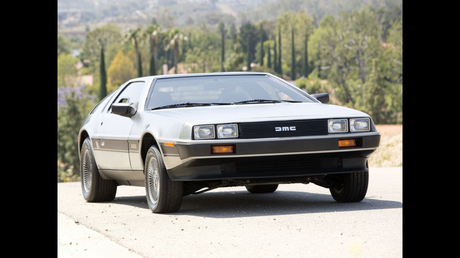 DeLorean DMC-12: le immagini ufficiali