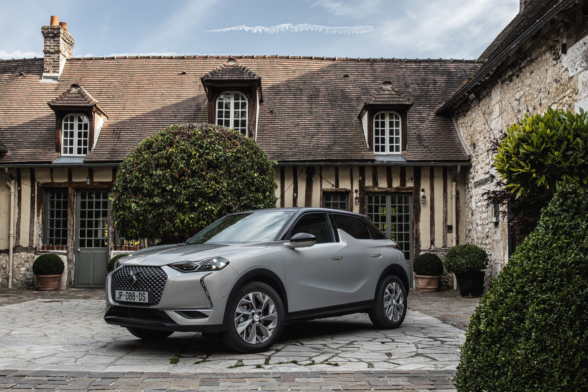 DS 3 Crossback E-Tense: le immagini ufficiali