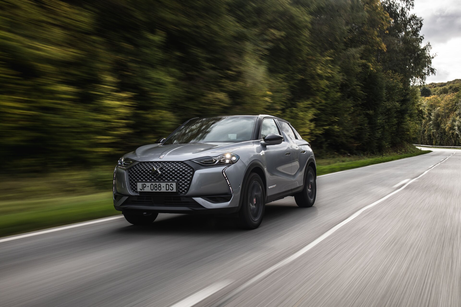 DS 3 Crossback E-Tense: le immagini ufficiali