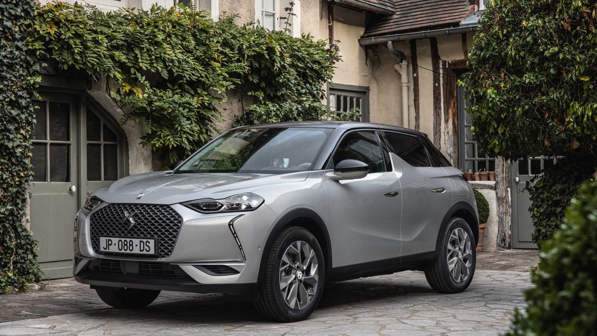 DS 3 Crossback E-Tense: le immagini ufficiali