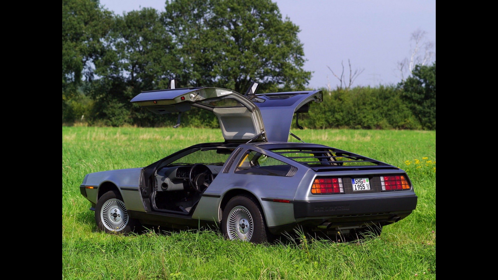 DeLorean DMC-12: le immagini ufficiali