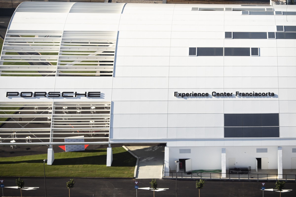 Porsche: apre l’Experience Center Franciacorta