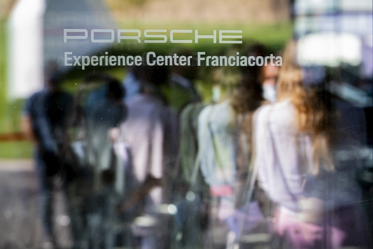 Porsche: apre l’Experience Center Franciacorta