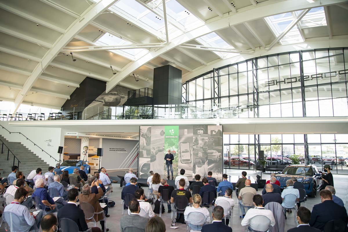 Porsche: apre l’Experience Center Franciacorta