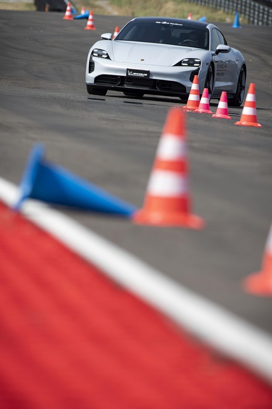 Porsche: apre l’Experience Center Franciacorta