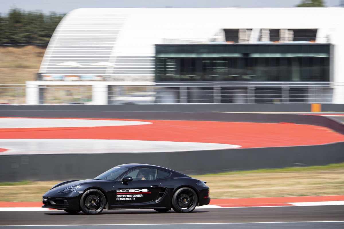 Porsche: apre l’Experience Center Franciacorta