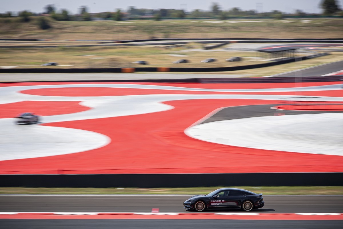 Porsche: apre l’Experience Center Franciacorta