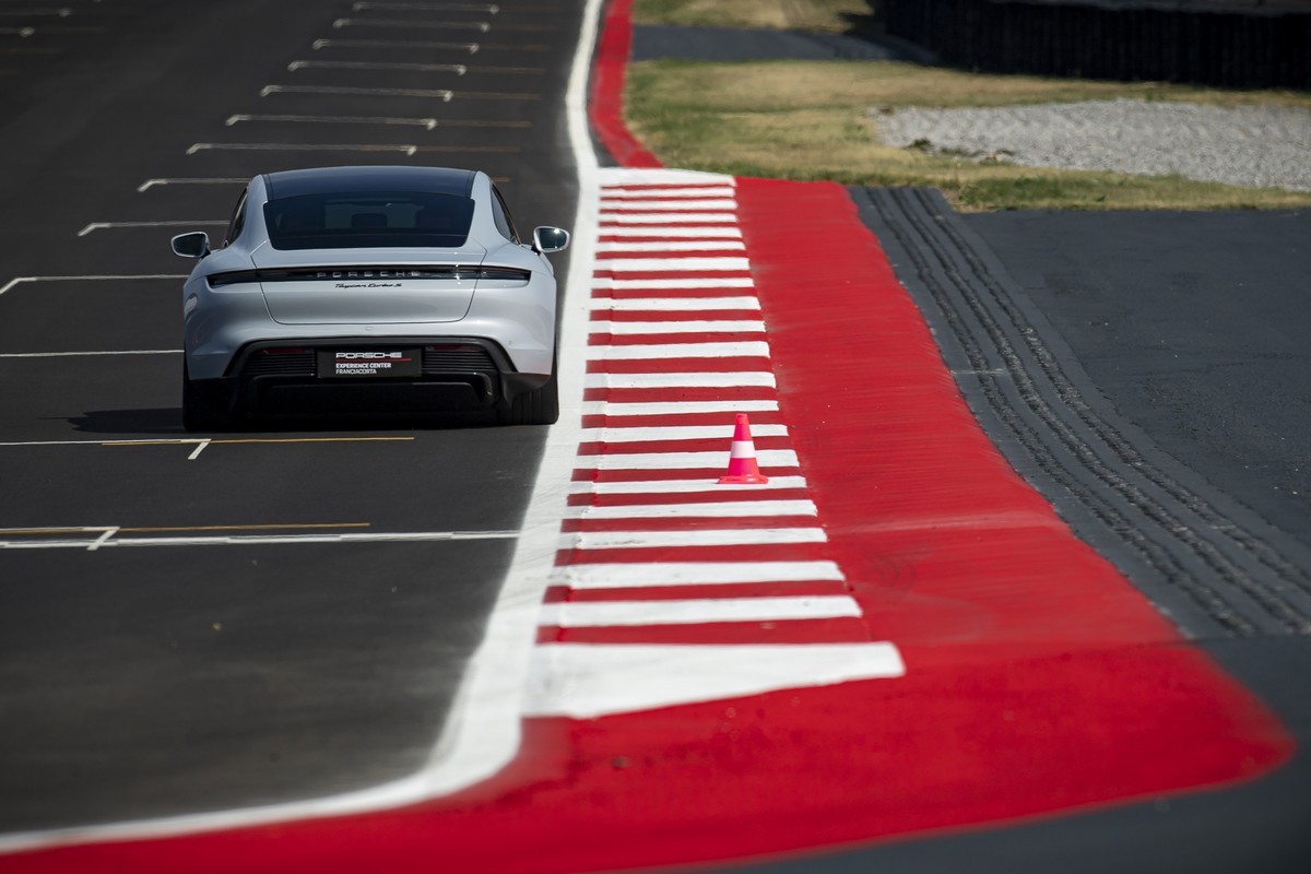 Porsche: apre l’Experience Center Franciacorta