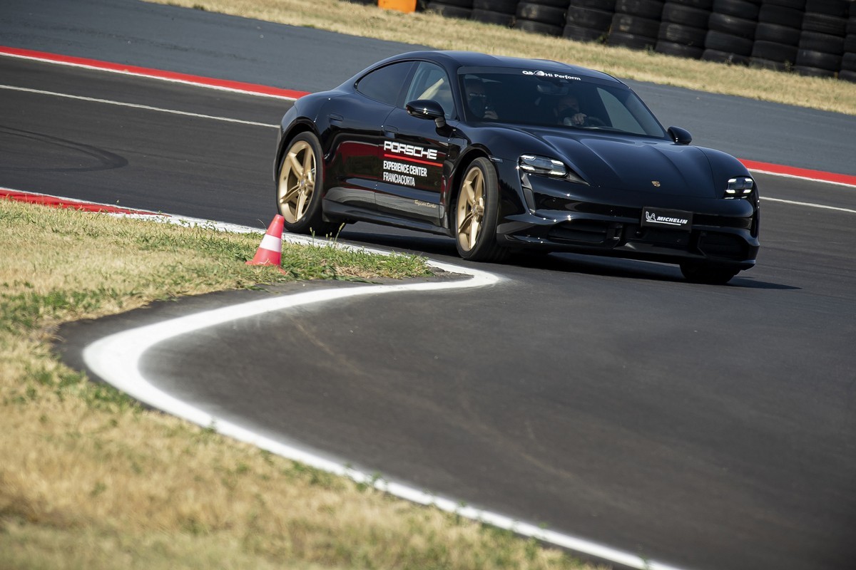 Porsche: apre l’Experience Center Franciacorta