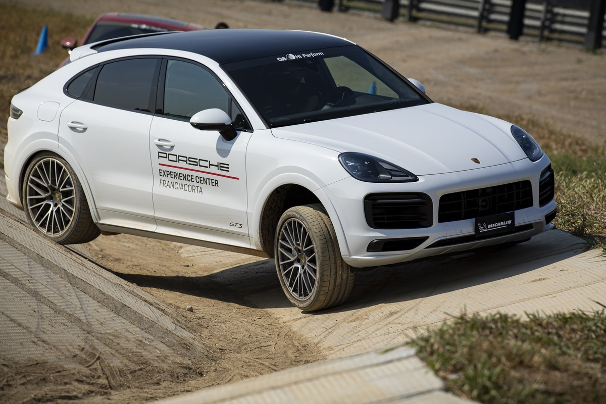 Porsche: apre l’Experience Center Franciacorta