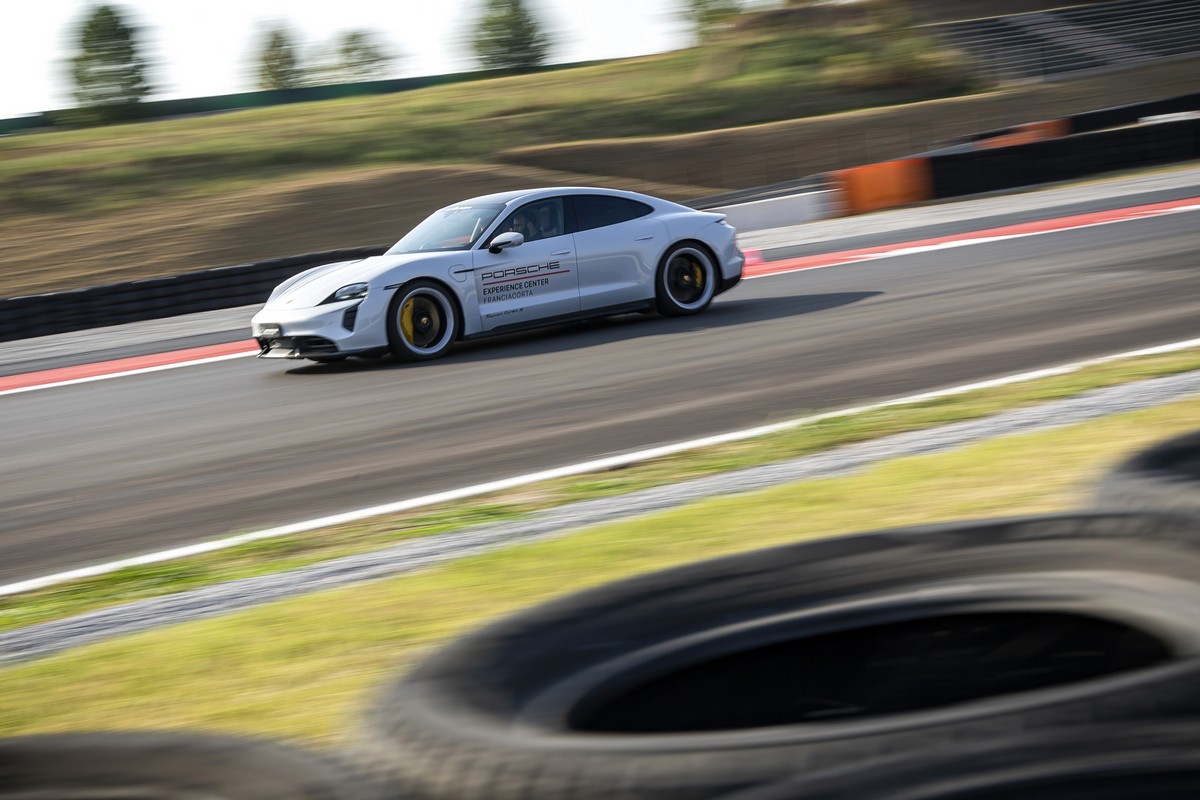 Porsche: apre l’Experience Center Franciacorta