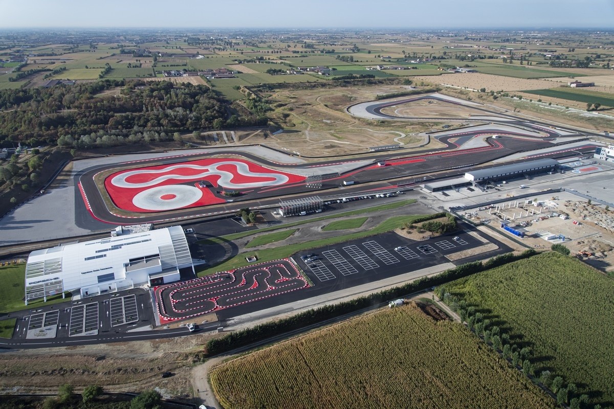 Porsche: apre l’Experience Center Franciacorta