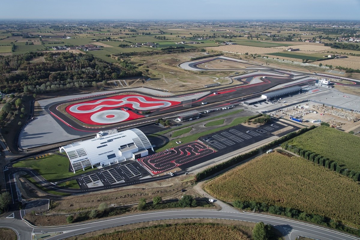 Porsche: apre l’Experience Center Franciacorta