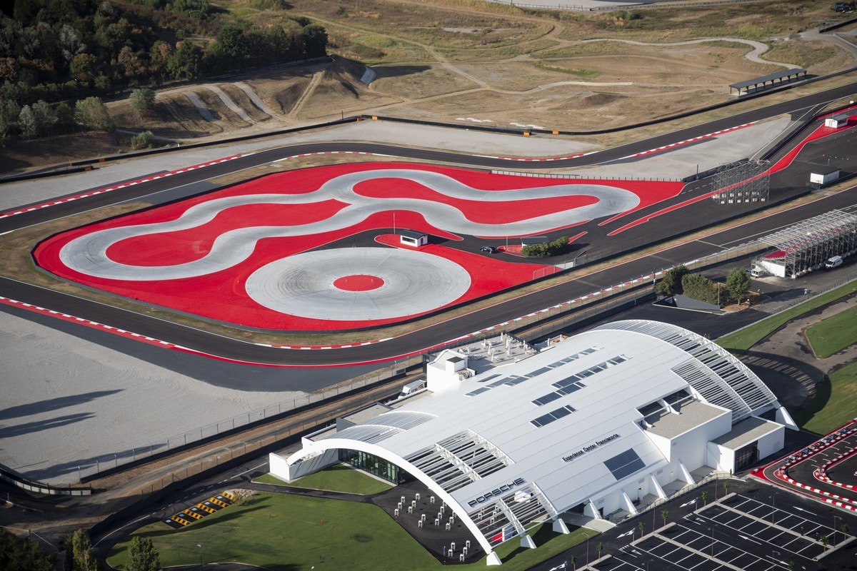 Porsche: apre l’Experience Center Franciacorta