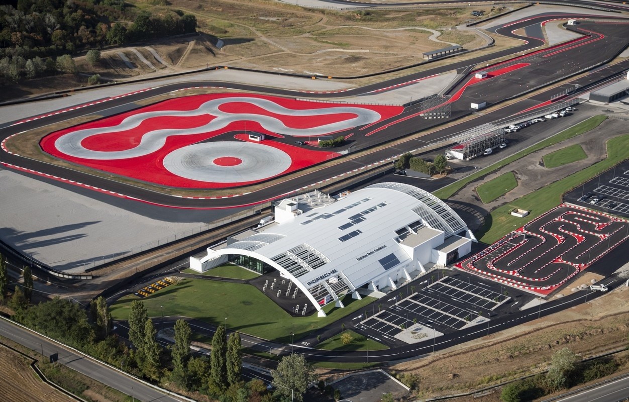 Porsche: apre l’Experience Center Franciacorta