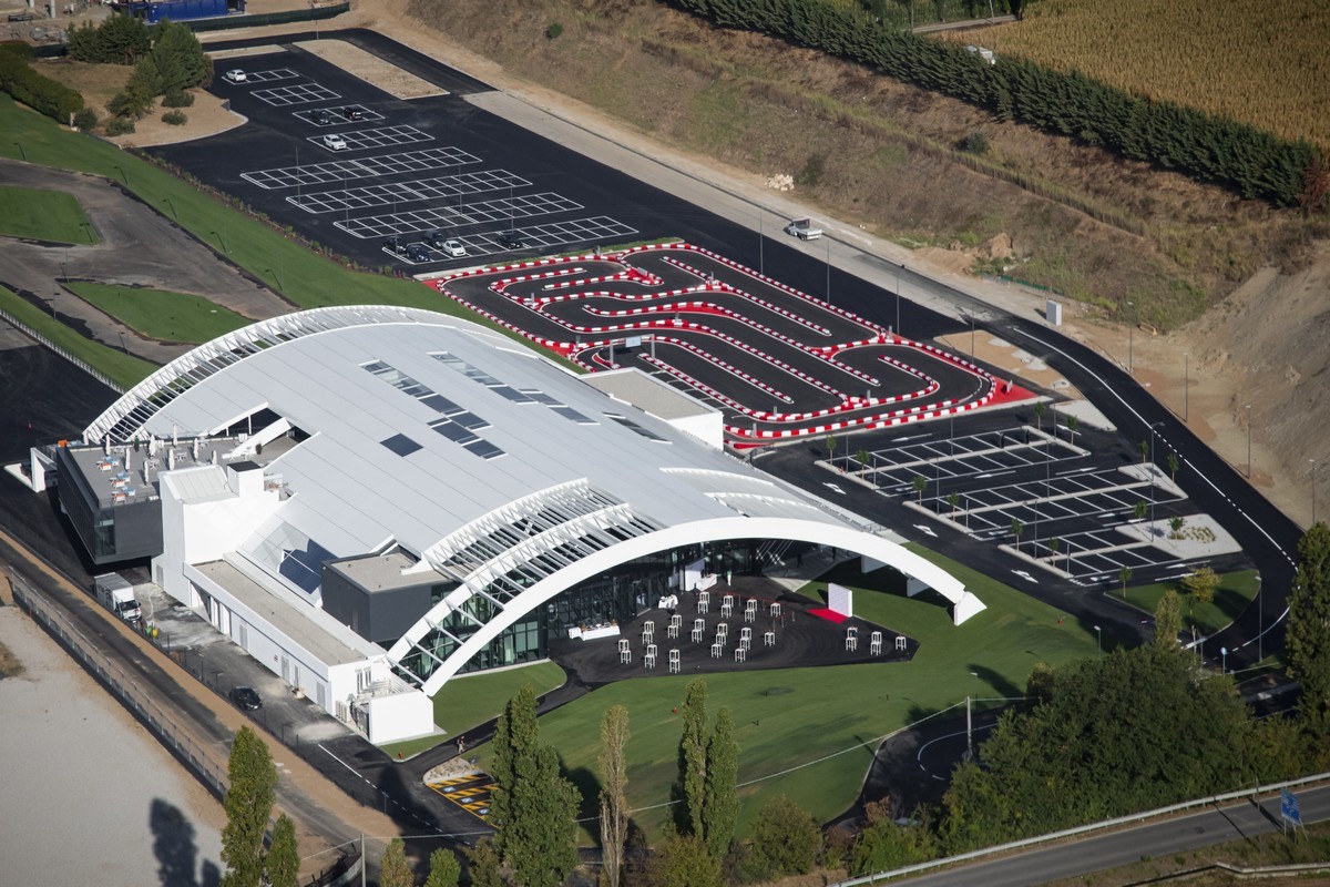 Porsche: apre l’Experience Center Franciacorta