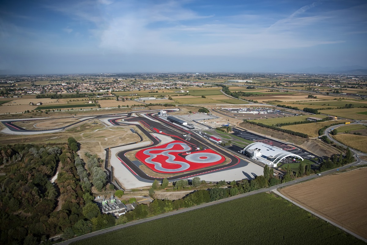 Porsche: apre l’Experience Center Franciacorta