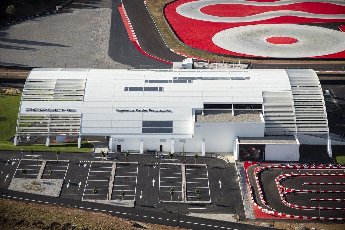 Porsche: apre l’Experience Center Franciacorta