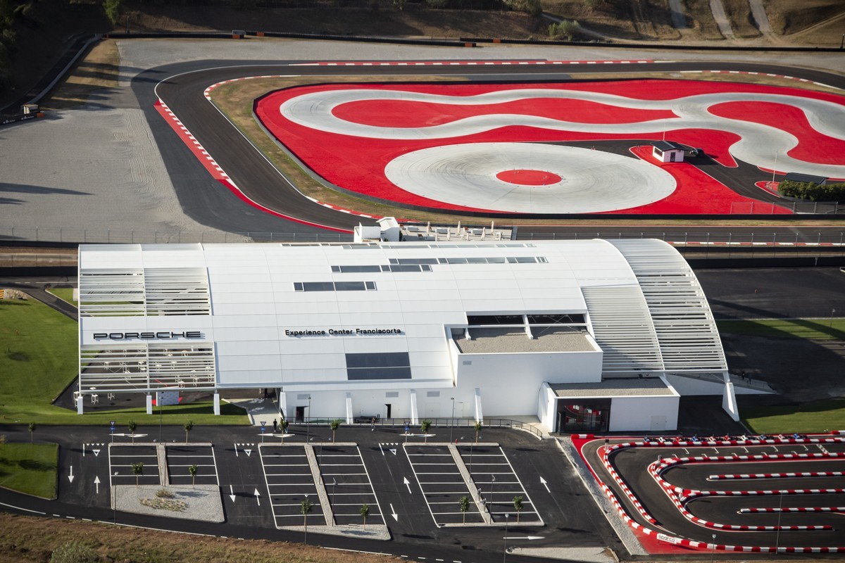 Porsche: apre l’Experience Center Franciacorta