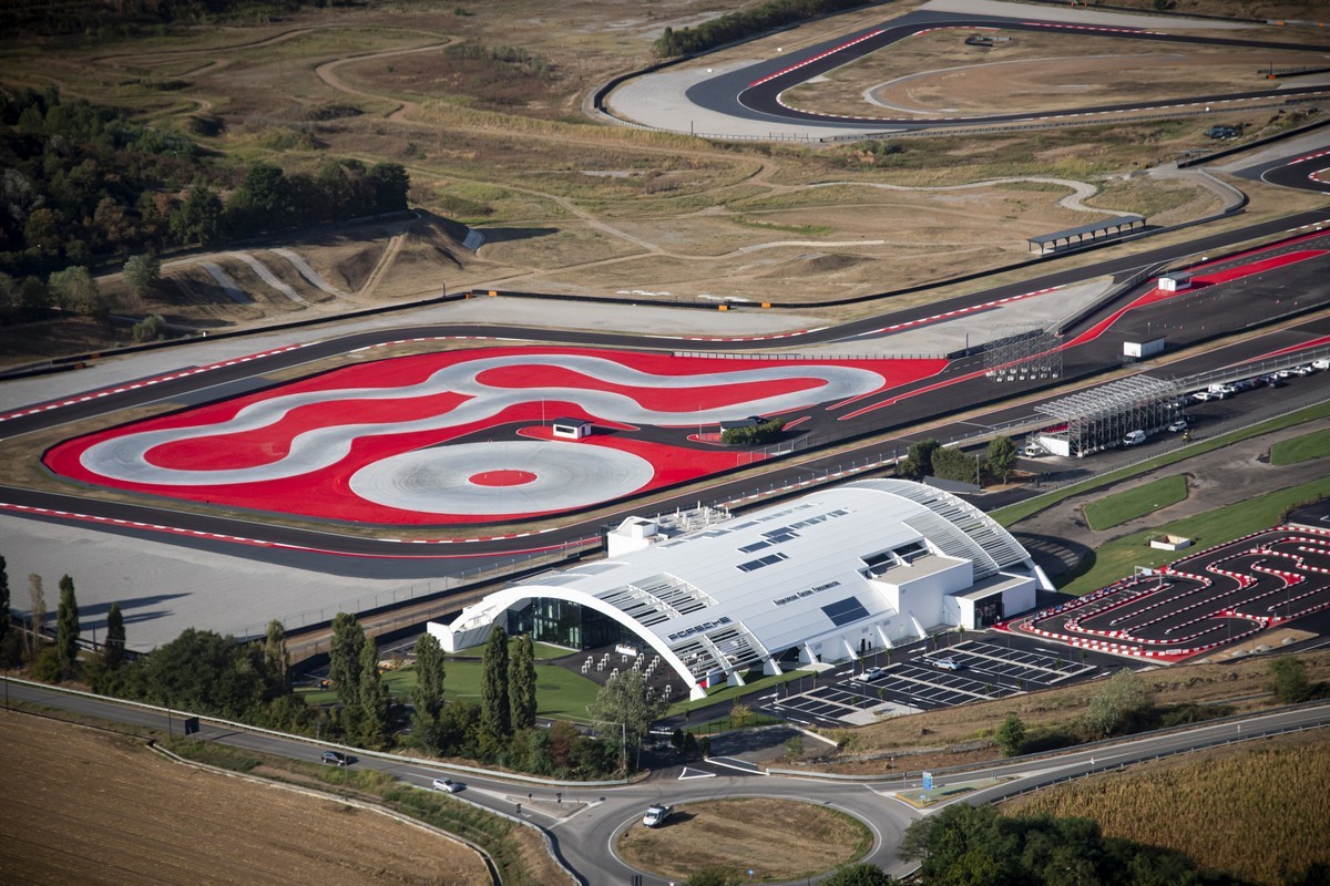 Porsche: apre l’Experience Center Franciacorta