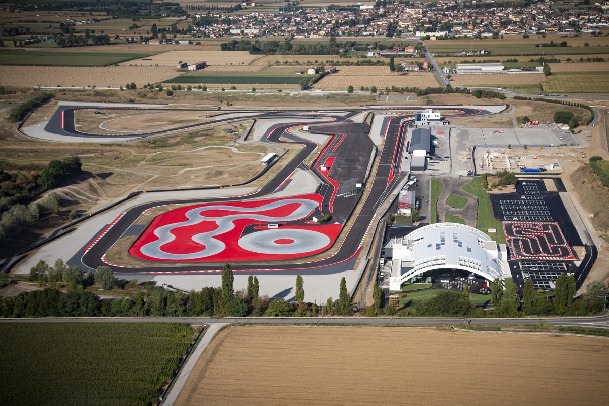 Porsche: apre l’Experience Center Franciacorta