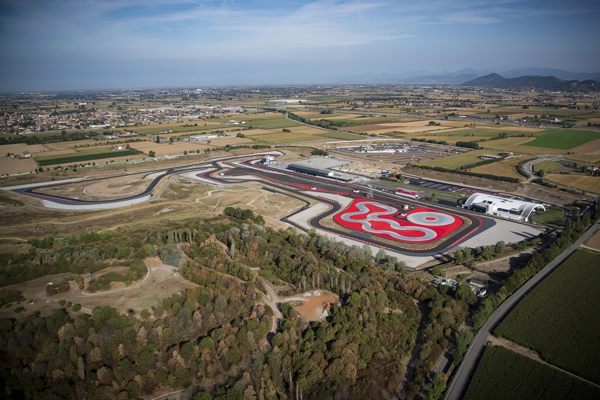 Porsche: apre l’Experience Center Franciacorta