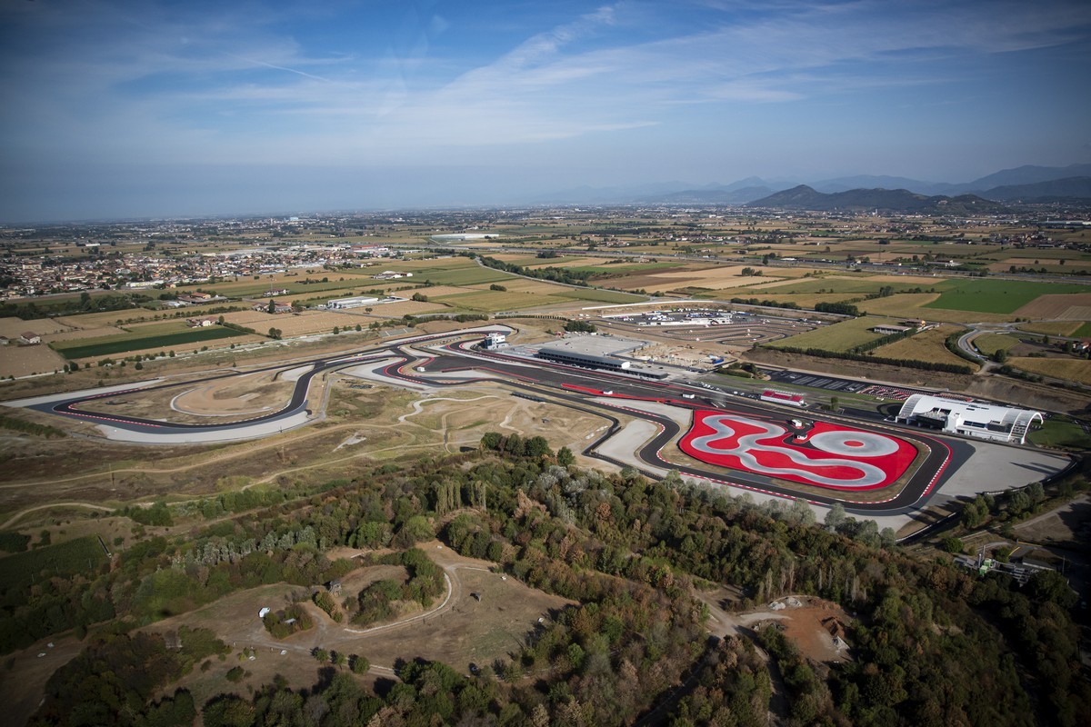 Porsche: apre l’Experience Center Franciacorta