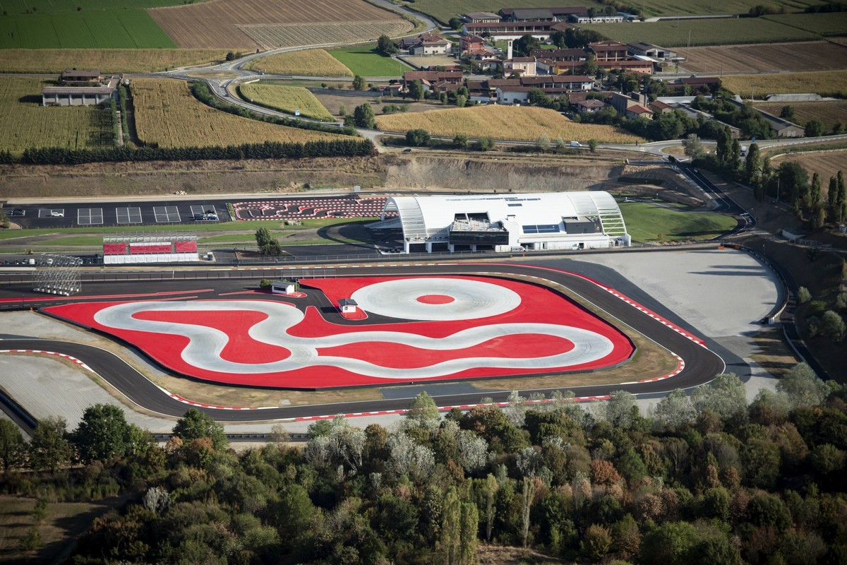 Porsche: apre l’Experience Center Franciacorta