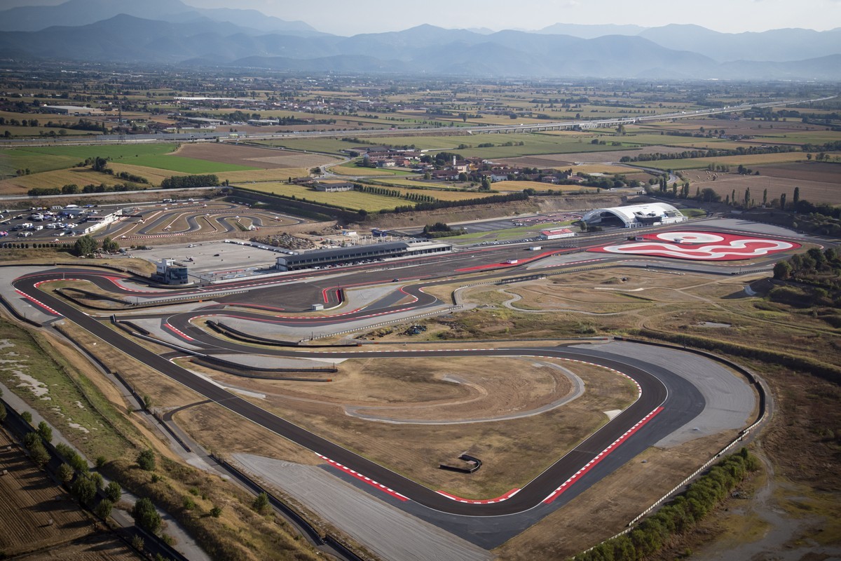 Porsche: apre l’Experience Center Franciacorta