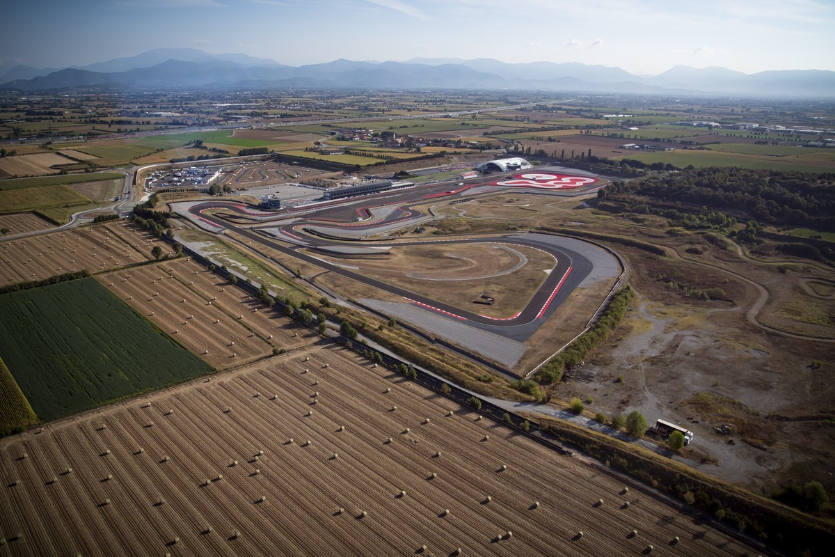 Porsche: apre l’Experience Center Franciacorta