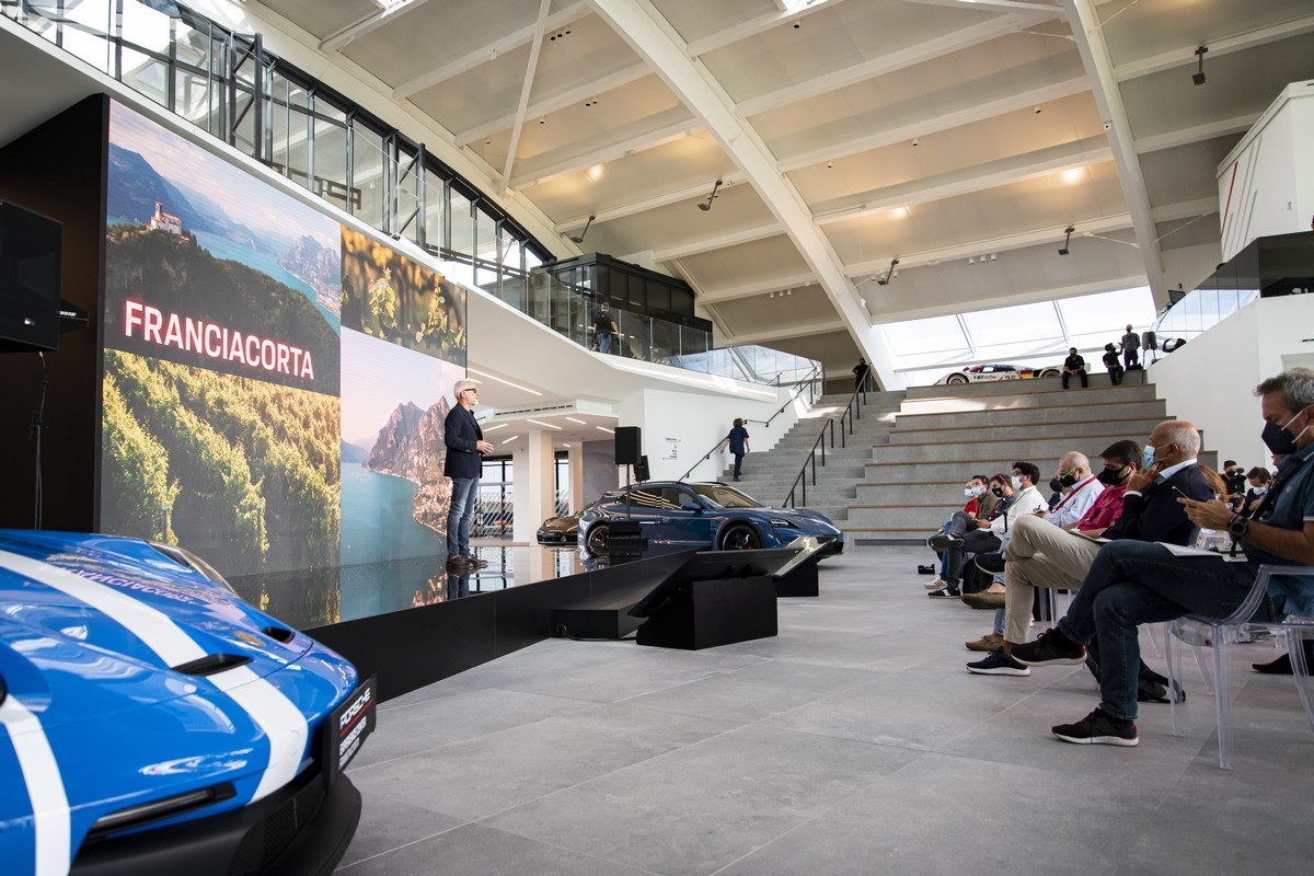 Porsche: apre l’Experience Center Franciacorta