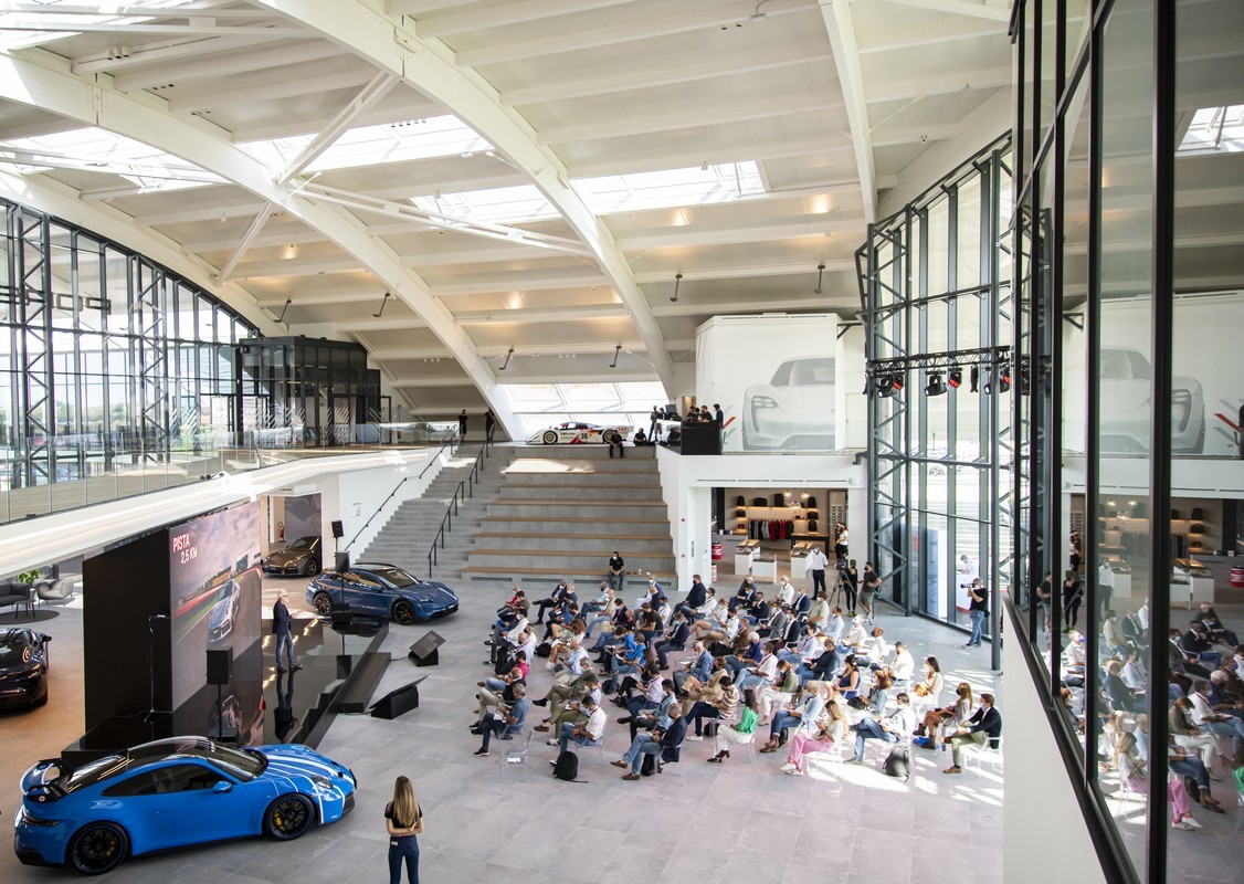 Porsche: apre l’Experience Center Franciacorta