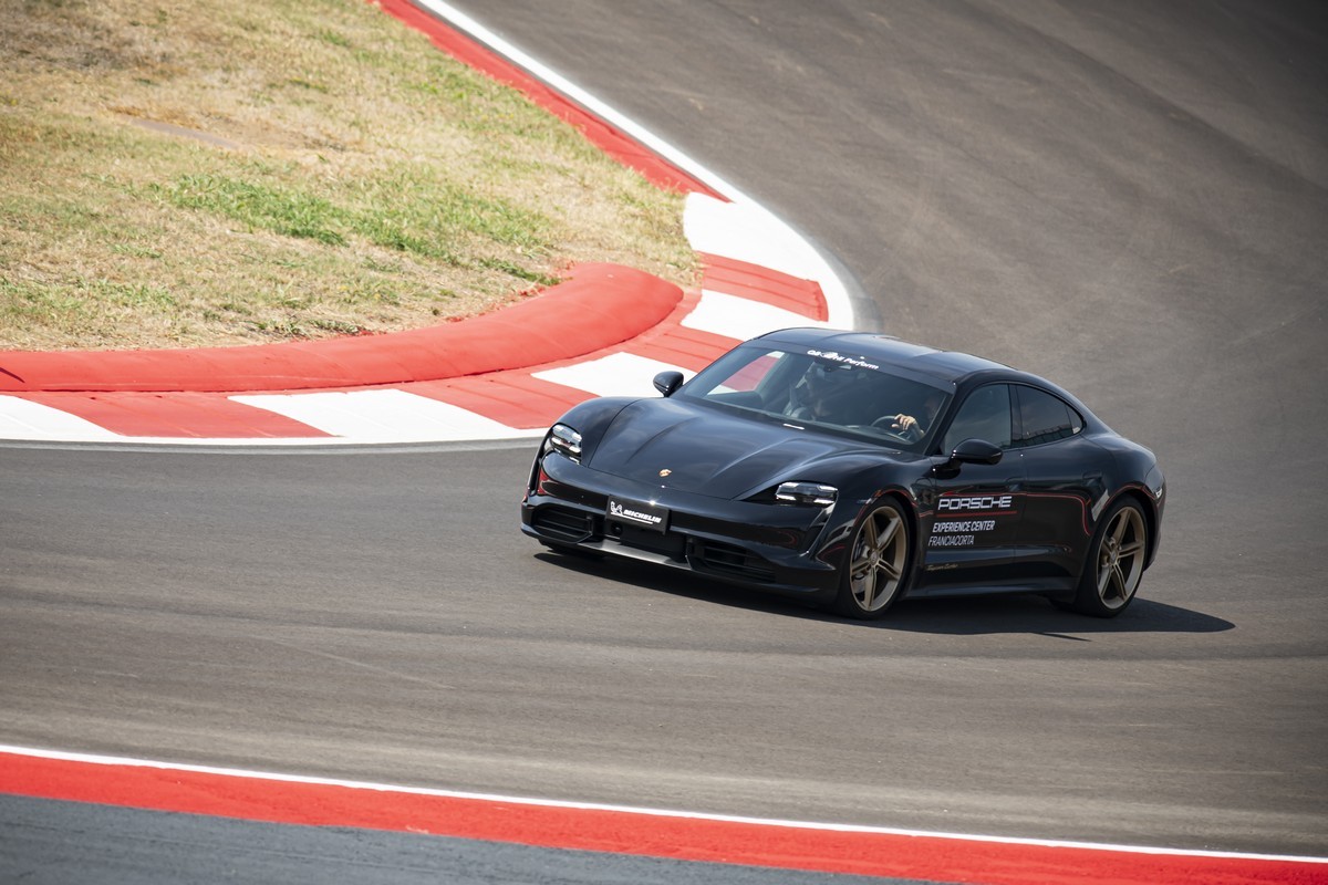 Porsche: apre l’Experience Center Franciacorta