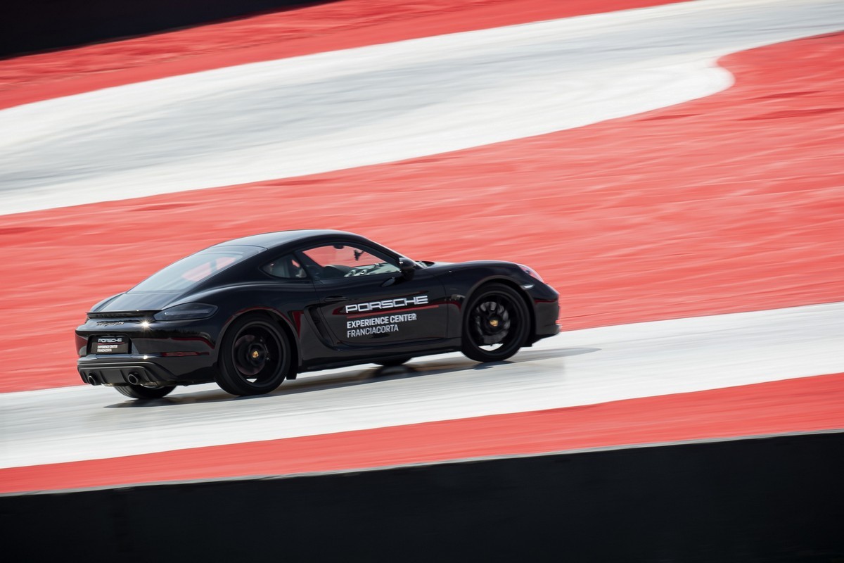 Porsche: apre l’Experience Center Franciacorta