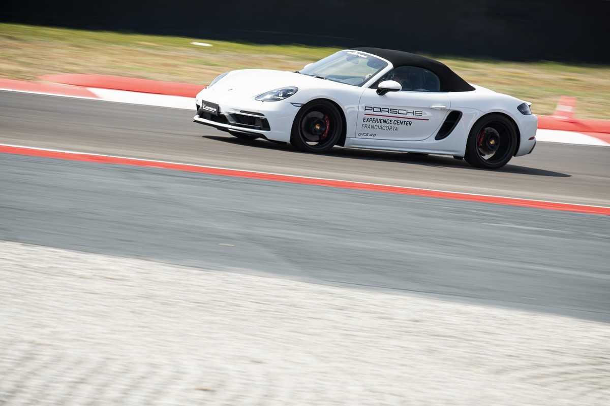 Porsche: apre l’Experience Center Franciacorta