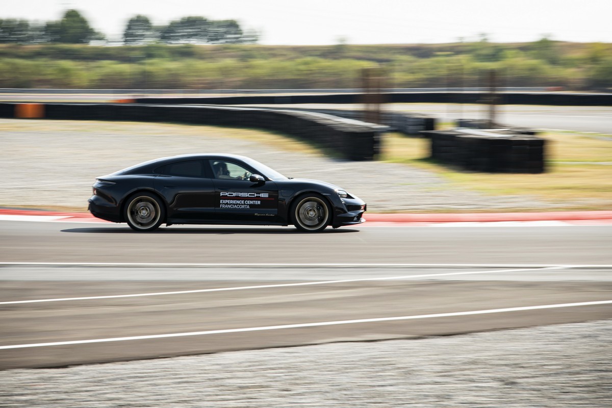 Porsche: apre l’Experience Center Franciacorta