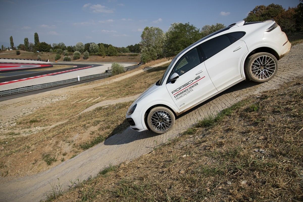 Porsche: apre l’Experience Center Franciacorta