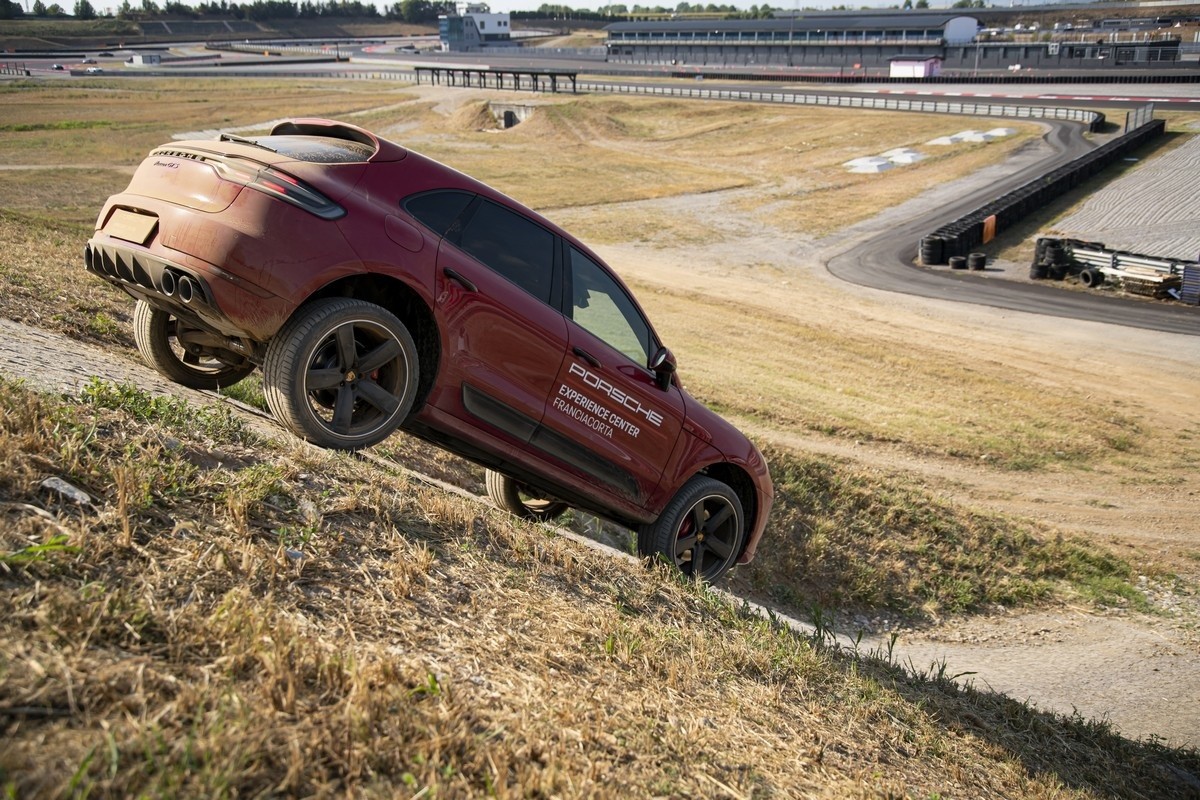 Porsche: apre l’Experience Center Franciacorta