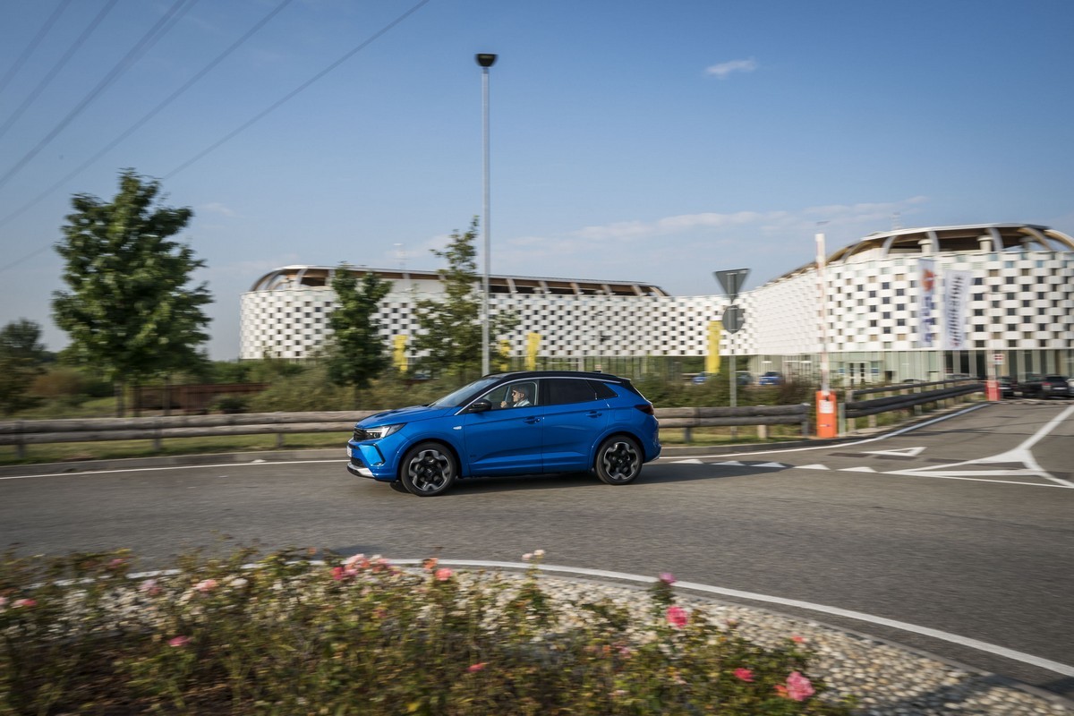 Nuova Opel Grandland: primo contatto