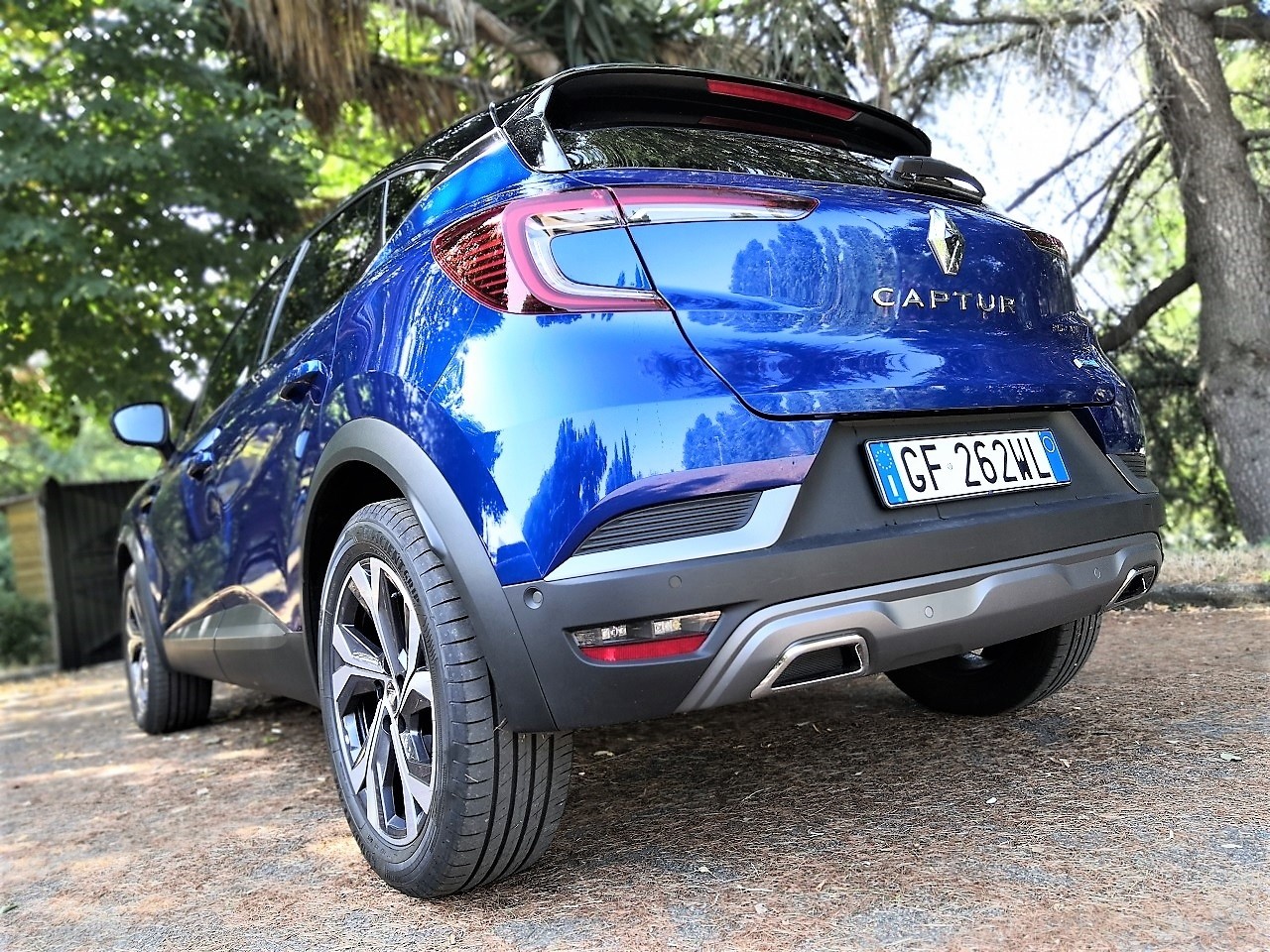 Renault Captur E-TECH R.S. Line Hybrid 145, la prova su strada