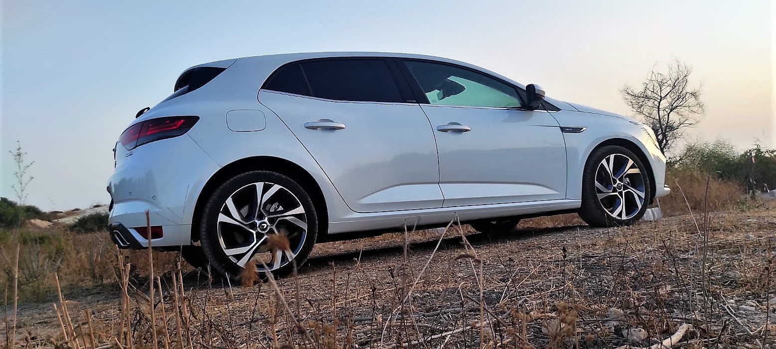 Renault Mégane RS Line E-TECH Plug-in Hybrid: prova su strada