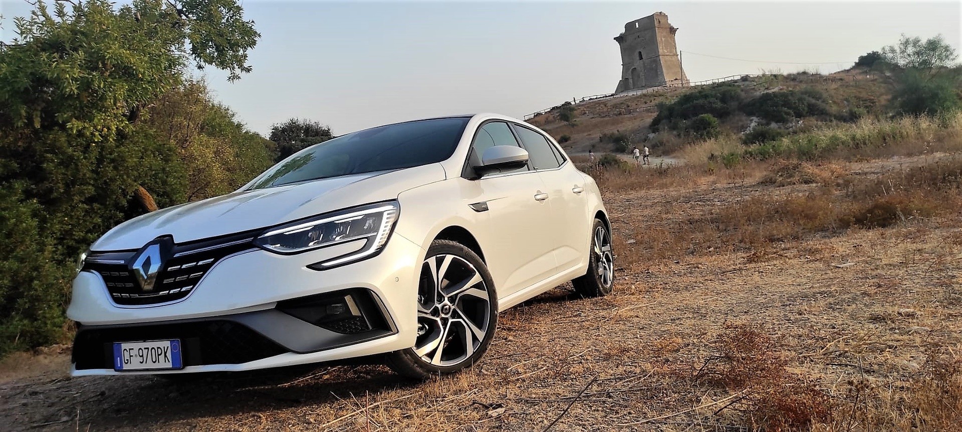 Renault Mégane RS Line E-TECH Plug-in Hybrid: prova su strada