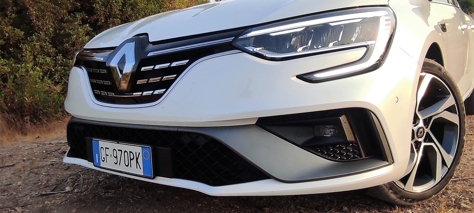 Renault Mégane RS Line E-TECH Plug-in Hybrid: prova su strada