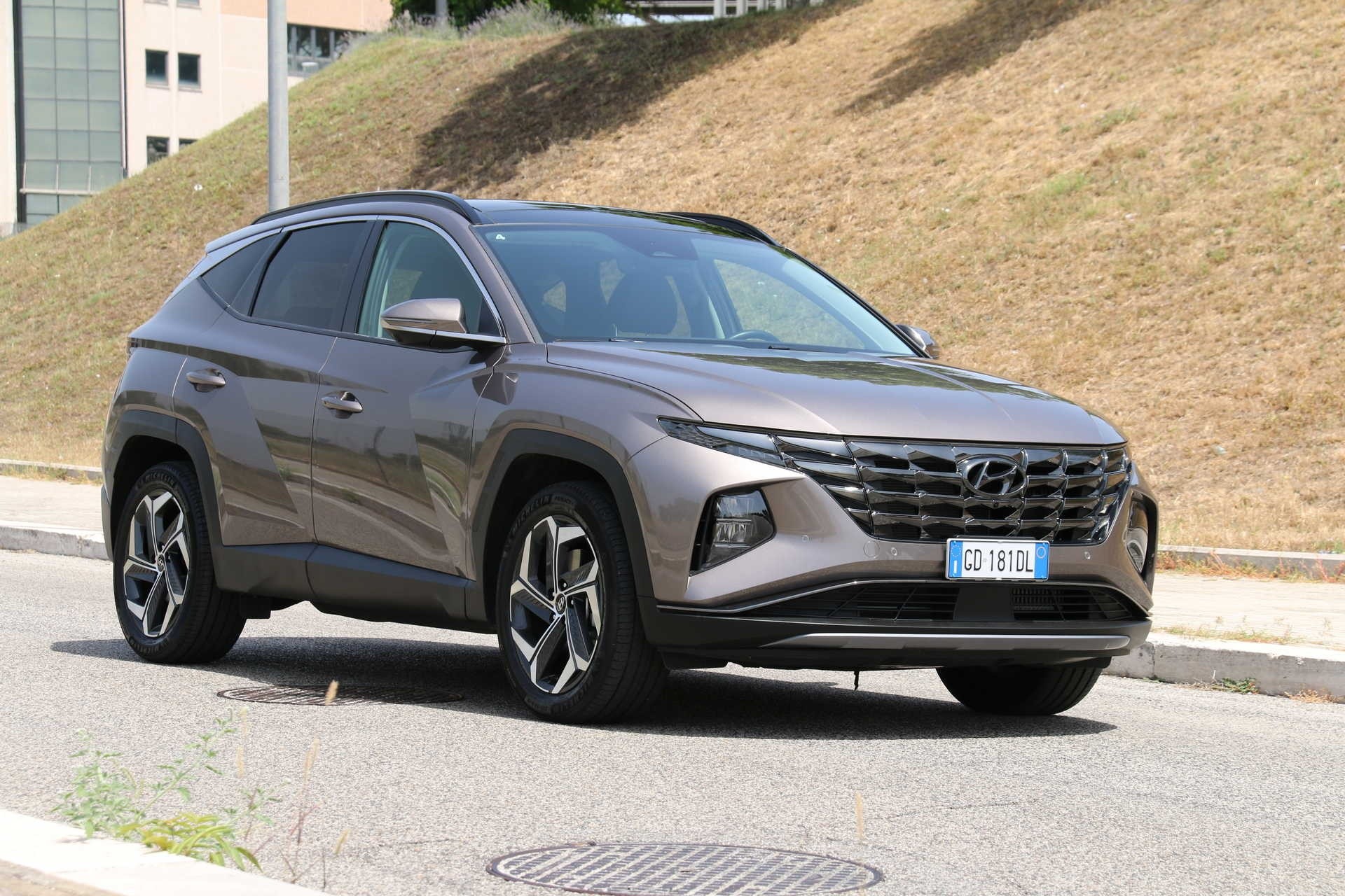 Hyundai Tucson 1.6 T-GDI HEV eXcellence: la prova di redazione