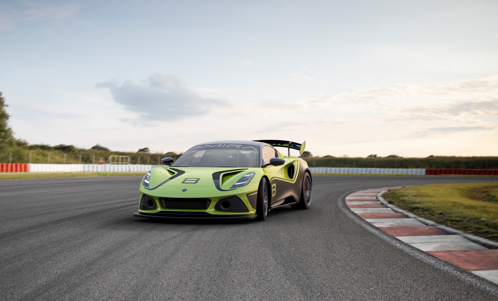 Lotus Emira GT4: immagini ufficiali