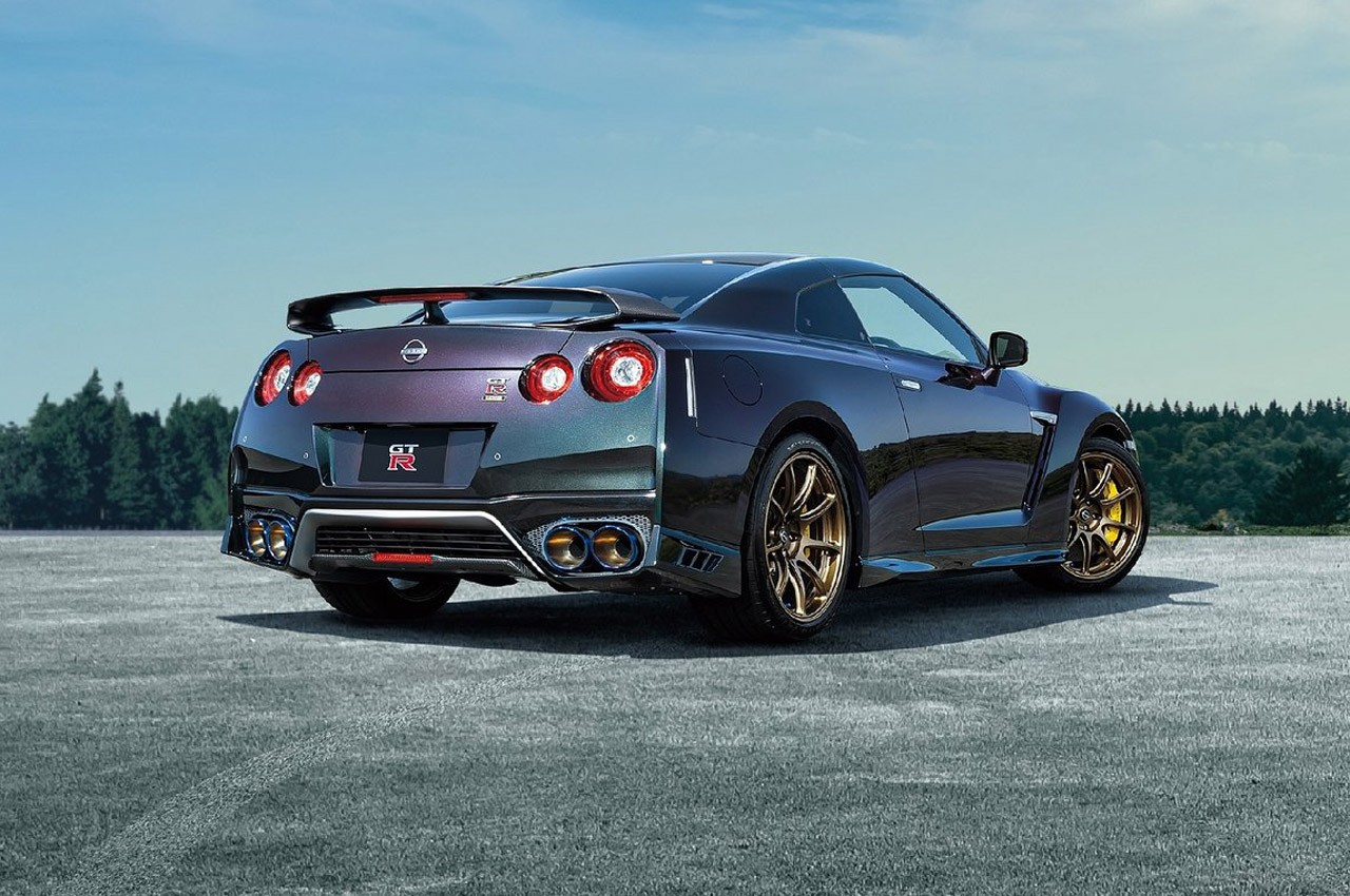 Nissan GT-R 2022: immagini ufficiali