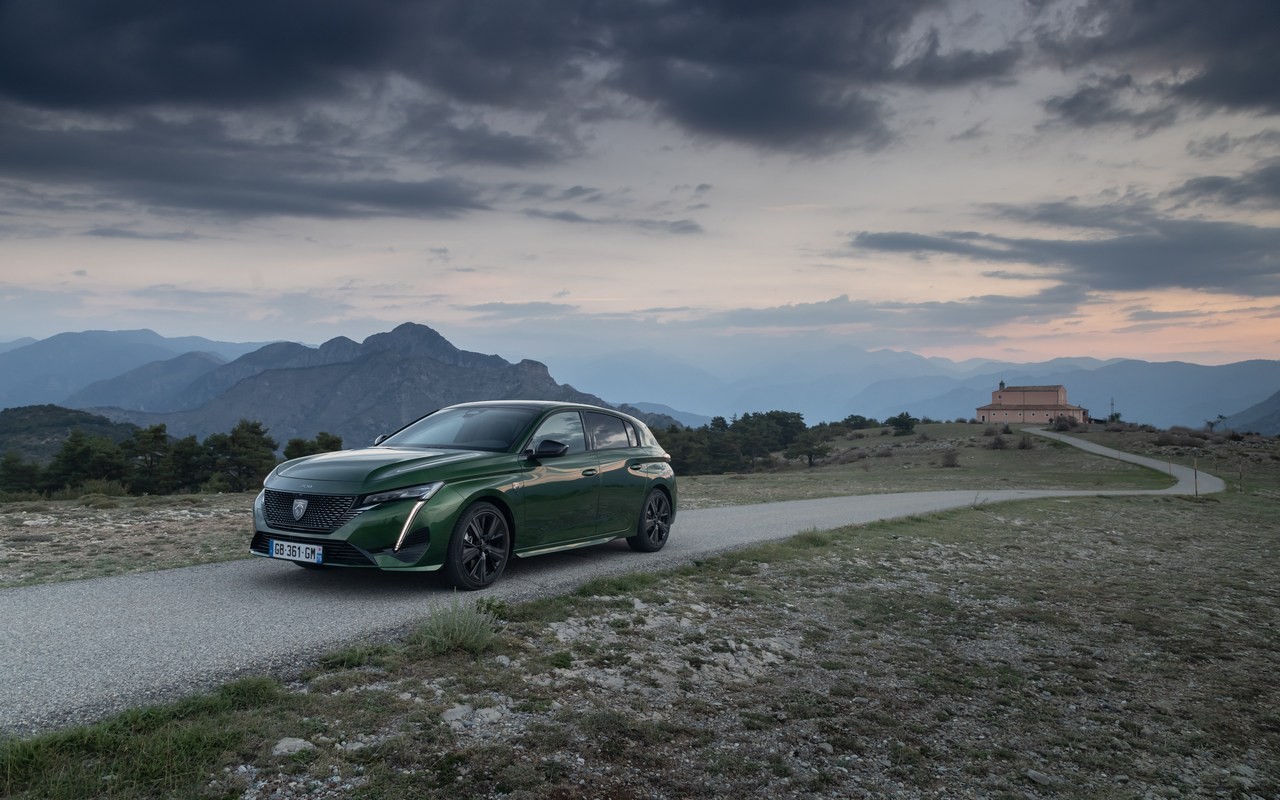 Peugeot 308 GT Hybrid 225 e-EAT8: le immagini ufficiali